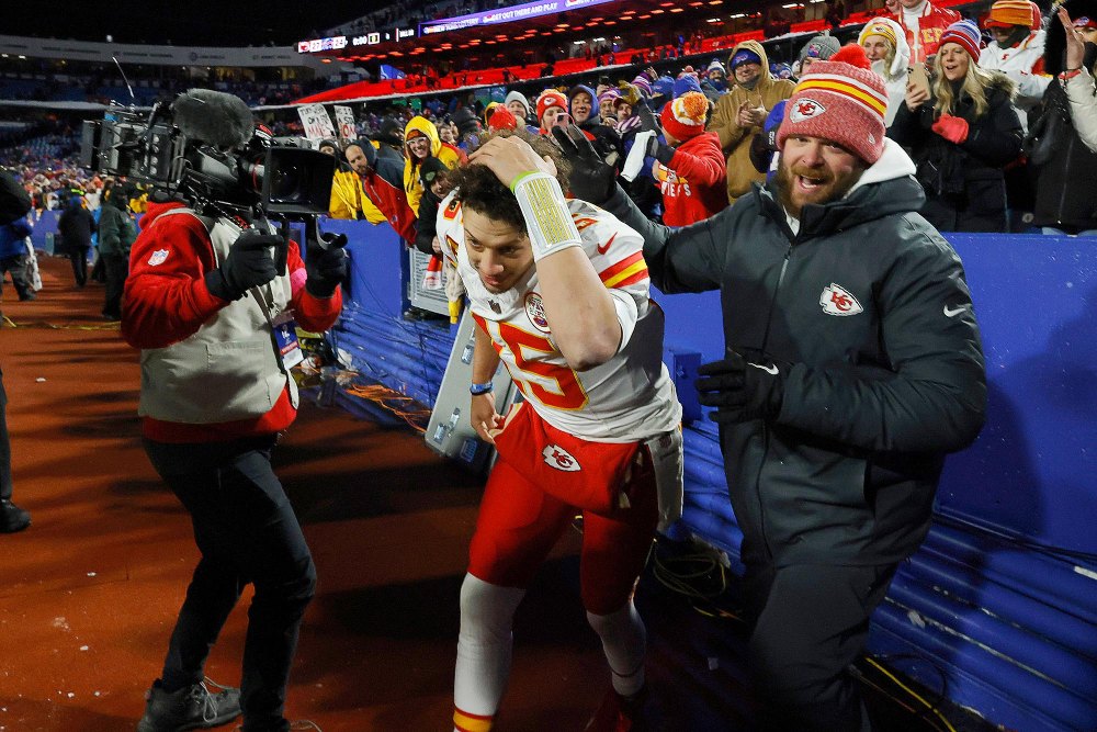Chiefs Drue Tranquill Calls Out Bills Fans for Throwing Snowballs at Patrick Mahomes Travis Kelce 919